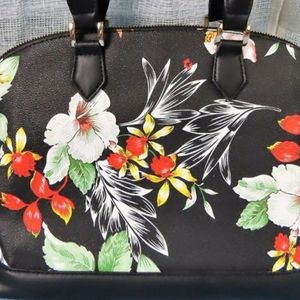 Black floral vegan leather handbag by Imoshion